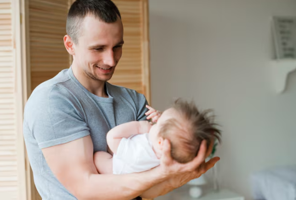 Aumento da licença paternidade é aprovado no Congresso. Foto: FreePik