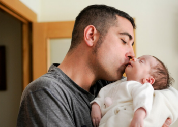 Aumento da licença paternidade é aprovado no Congresso. Foto: FreePik