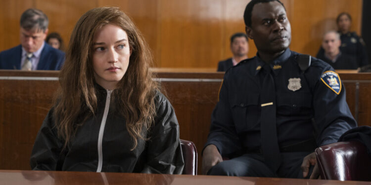 Construção visual que reforça a dualidade entre glamour aparente e manipulação estratégica - Créditos : Netflix