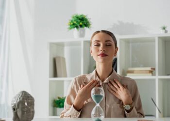 Gestão emocional fortalecendo a capacidade de enfrentar pressões diárias sem esgotamento - Créditos: depositphotos.com / HayDmitriy