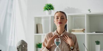 Gestão emocional fortalecendo a capacidade de enfrentar pressões diárias sem esgotamento - Créditos: depositphotos.com / HayDmitriy