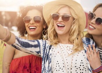 Peças-chave que valorizam combinações básicas sem exigir grandes investimentos. - Créditos: depositphotos.com / gpointstudio