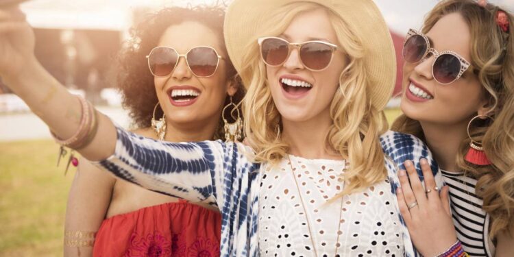 Peças-chave que valorizam combinações básicas sem exigir grandes investimentos. - Créditos: depositphotos.com / gpointstudio