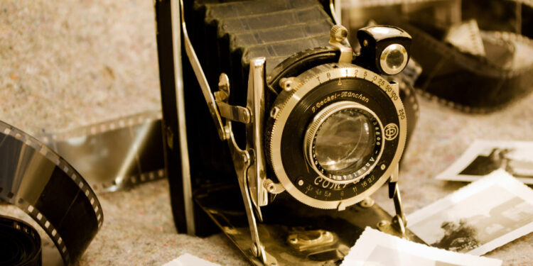 Câmeras analógicas antigas em alta no mercado