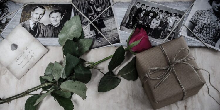 A maneira correta de guardar e preservar fotos antigas