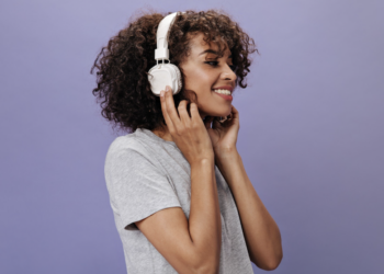 Por que você deve limitar o fone de ouvido a 60 minutos seguidos? Foto: FreePik