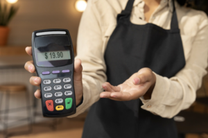 É preciso pagar a conta se a comida estiver ruim? Entenda. Foto: FreePik