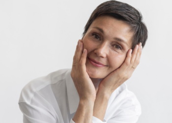 Mudanças na pele após os 50 anos. Foto: FreePik