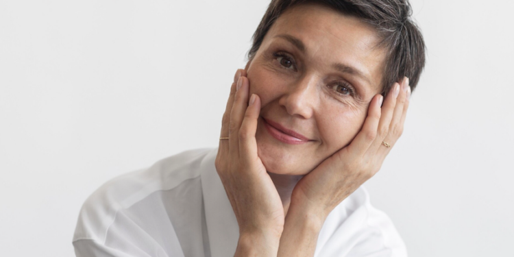 Mudanças na pele após os 50 anos. Foto: FreePik