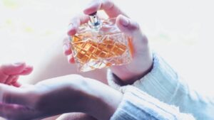 8 perfumes sem erro para exalar poder e confiança no trabalho