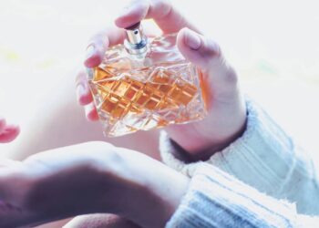 8 perfumes sem erro para exalar poder e confiança no trabalho