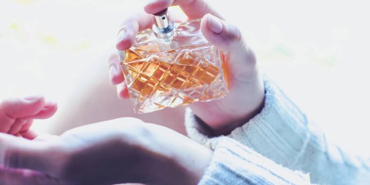 8 perfumes sem erro para exalar poder e confiança no trabalho