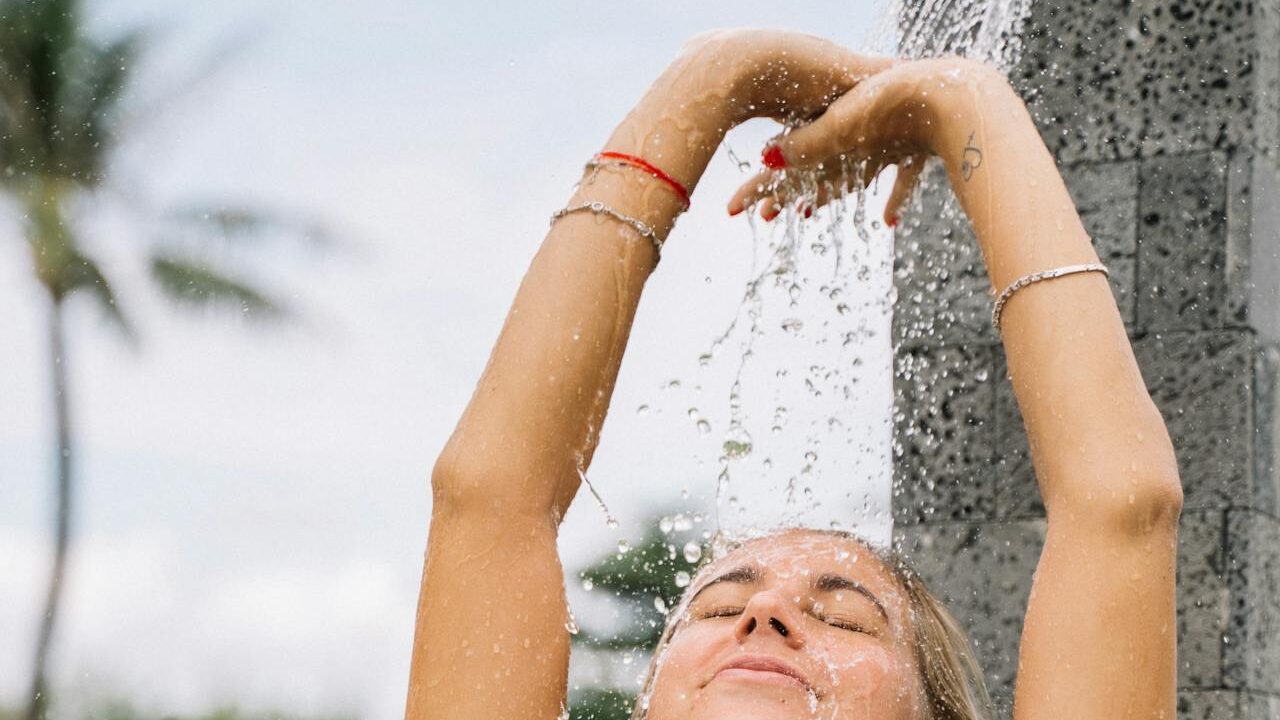 O jeito certo de lavar seu cabelo que nunca te contaram