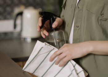 Como limpar sua casa mais rapidamente com essas dicas simples