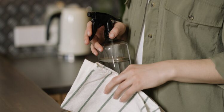 Como limpar sua casa mais rapidamente com essas dicas simples