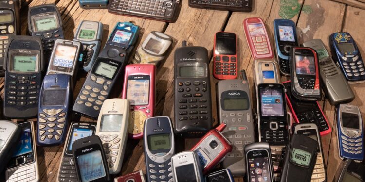 Seus celulares antigos podem valer dinheiro e você nem imagina