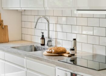 O que fazer para limpar a gordura das paredes da cozinha