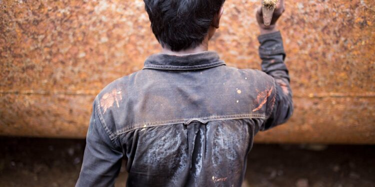 Como tirar manchas difíceis de roupas