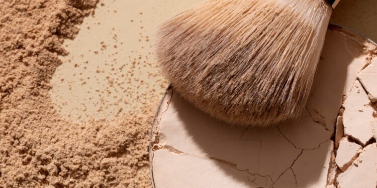 Pode usar pó em pele madura