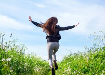 Energia positiva que favorece prosperidade em diferentes áreas da vida - Créditos: depositphotos.com / sgorin