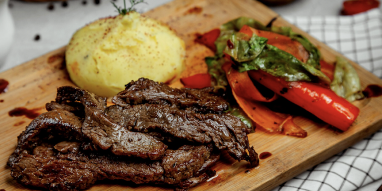 O que a falta de proteína pode fazer com o corpo? Foto: FreePik