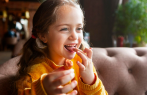 Como reverter a recusa alimentar da criança? Foto: FreePik