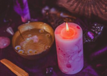 Ritual com elementos naturais que potencializa clareza emocional - Créditos: depositphotos.com / T.DenTeam