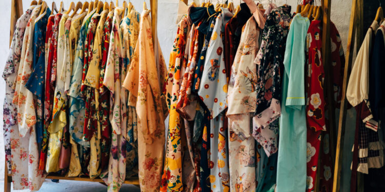 Roupas e acessórios vintage que se tornaram peças de colecionador