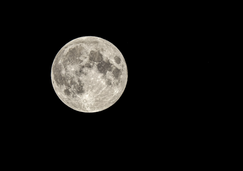 Superlua poderá ser vista no dia 5/11. Foto: FreePik