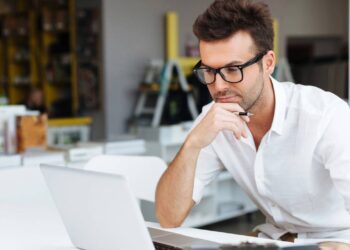 Organização de arquivos digitais facilitando o acesso rápido e evitando perda de informações - Créditos: depositphotos.com / baranq