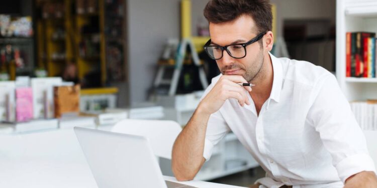 Organização de arquivos digitais facilitando o acesso rápido e evitando perda de informações - Créditos: depositphotos.com / baranq