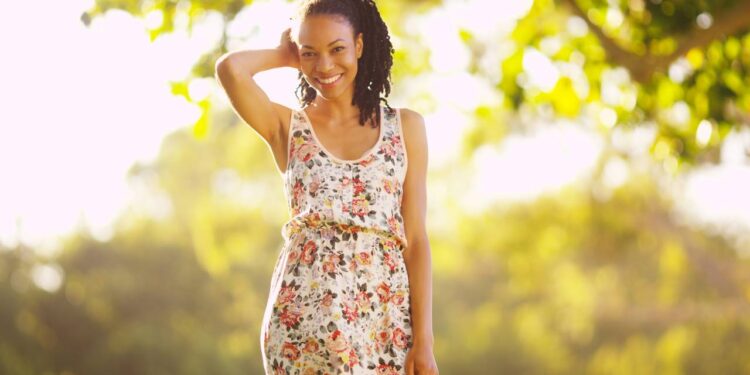 Estilo versátil que valoriza diferentes tipos de corpo - Créditos: depositphotos.com / Mark Adams