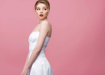 Valoriza curvas naturais sem marcar ou apertar excessivamente - Créditos: depositphotos.com / VitalikRadko