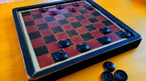 Jogos de tabuleiro antigos que podem valer muito