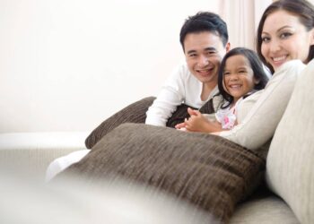 Ambiente harmonioso que fortalece os laços afetivos entre todos os membros da família - Créditos: depositphotos.com / glazeimage