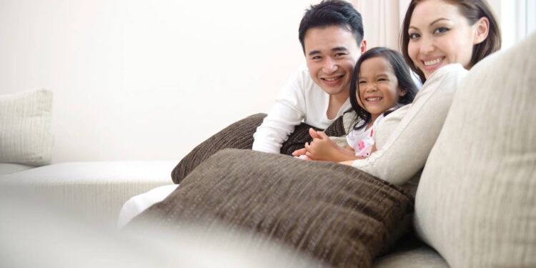 Ambiente harmonioso que fortalece os laços afetivos entre todos os membros da família - Créditos: depositphotos.com / glazeimage