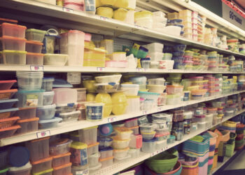 Como tirar cheiro ruim de potes plásticos