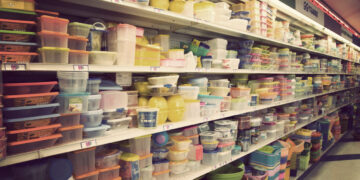 Como tirar cheiro ruim de potes plásticos