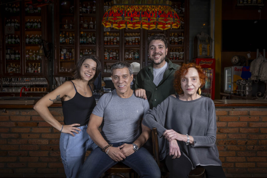 Fernanda Veiga, Kyko, Gabriel Veiga, Maria Eduarda administram um dos bares mais tradicionais de São Paulo. Foto: Divulgação.