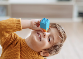 Cuidados com acidentes com crianças nas festas de final de ano. Foto: FreePik