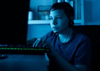 Adolescentes dormindo tarde