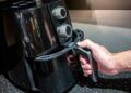 Como limpar air fryer de forma correta para durar mais