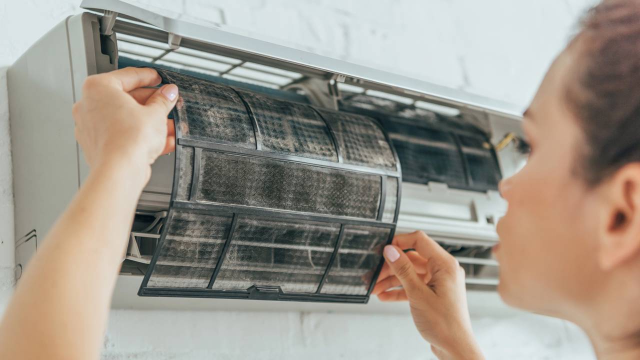 Dicas de verão: a importância da limpeza do filtro do ar-condicionado para a saúde e o bolso