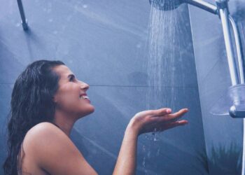 Os benefícios do banho gelado que você não sabia