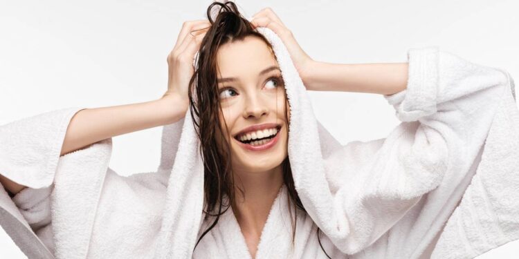 Dormir com cabelo úmido no ar-condicionado: mito ou risco real?