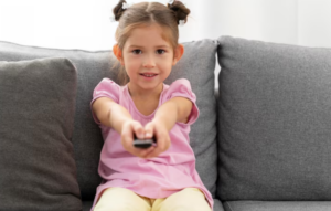 Programação sob controle - entenda como funciona a classificação etária indicativa. Foto: FreePik