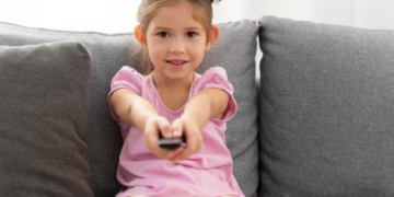 Programação sob controle - entenda como funciona a classificação etária indicativa. Foto: FreePik