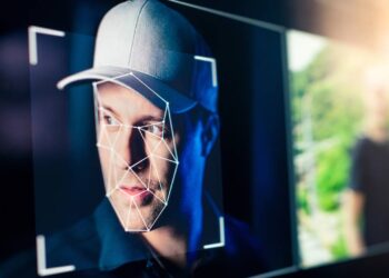 Técnica digital que gera vídeos e áudios realistas aumentando o risco de desinformação. - Créditos: depositphotos.com / terovesalainen