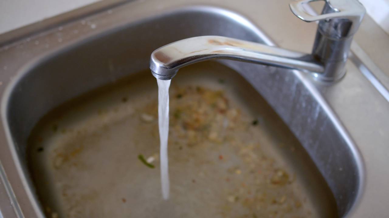 Como evitar entupimentos na pia da cozinha