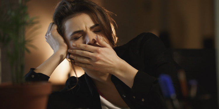 Como saber se você está acumulando exaustão no trabalho? Foto: FreePik